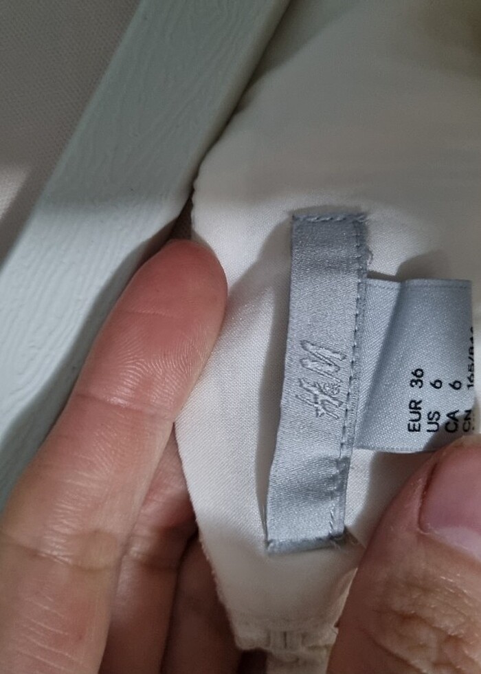 H&M BEYAZ SIRT DEKOLTELİ ELBİSE - Görsel 2