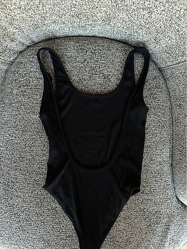 Pullandbear sırt dekolteli body