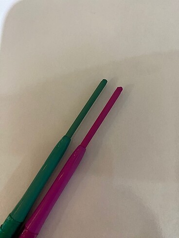 Pastel Renkli göz kalemi