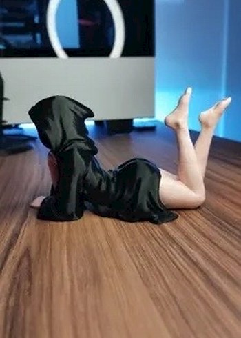 Siyah Kapüşonlu Gothic Teyze Maket 3d - Görsel 2