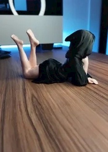 Siyah Kapüşonlu Gothic Teyze Maket 3d - Görsel 3