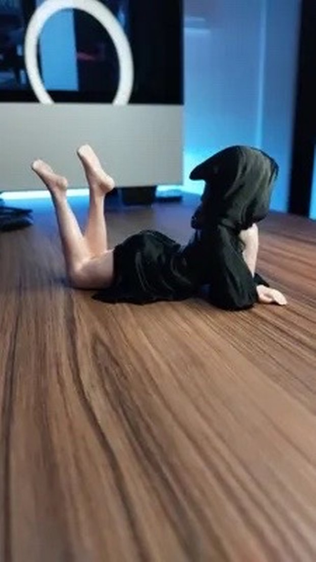 Siyah Kapüşonlu Gothic Teyze Maket 3d - Görsel 3