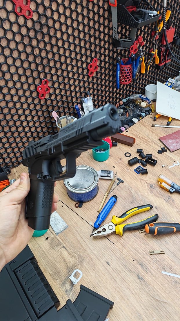 Siyah Oyuncak Tabanca Modeli Canik tp9 Cosplay 3d - Görsel 3