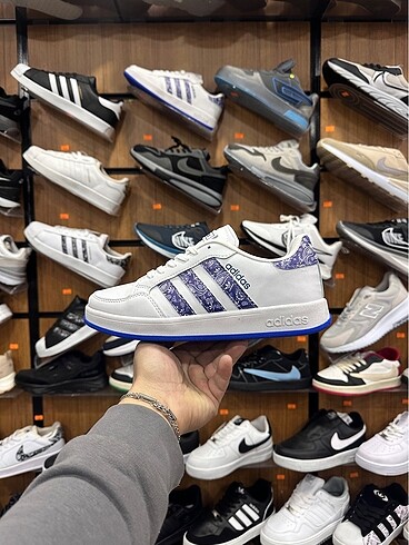 Adidas Sneaker