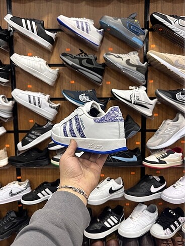 40 Beden beyaz Renk Adidas Sneaker