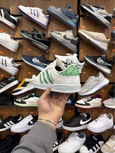 40 Beden beyaz Renk Adidas Sneaker