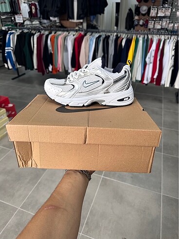 Nike 530