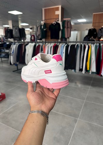 37 Beden pembe Renk Puma Beyaz Pembe Sneaker 37 ve 40 Numara