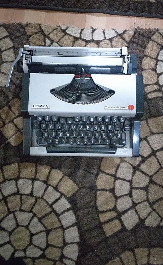 GLYMFIA Beyaz Gri Mekanik Daktilo - Görsel 2