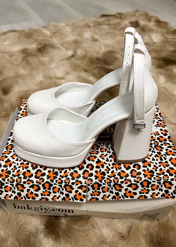 Beyaz topuklu ayakkabı - Görsel 6