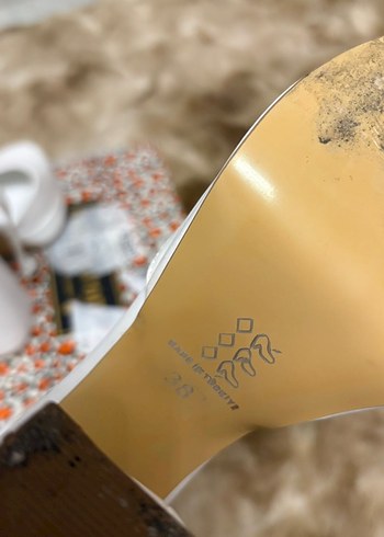 Beyaz topuklu ayakkabı - Görsel 3