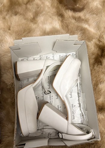 Beyaz topuklu ayakkabı - Görsel 5