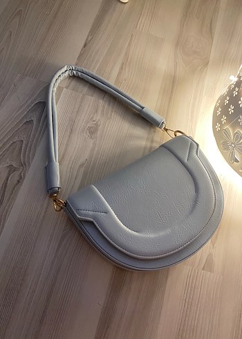 Bershka Minimalist Acik Mavi Yarim Ay Canta