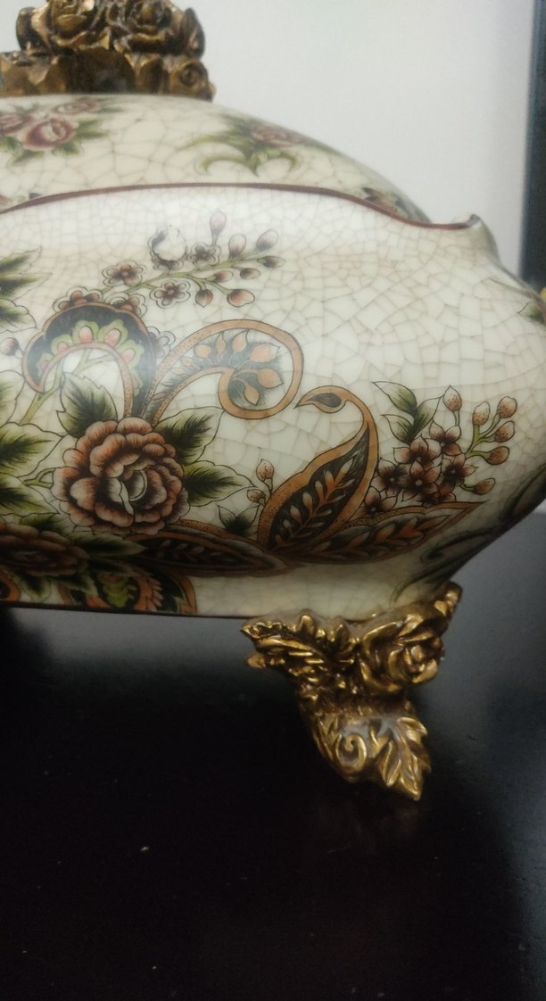 Çiçek Desenli Beyaz Seramik Vazo - Görsel 2