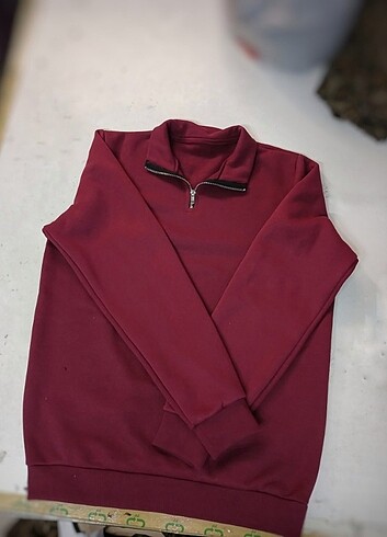 Diğer Bayan yarım fermuarlı bordo sweatshirt her beden mevcuttur