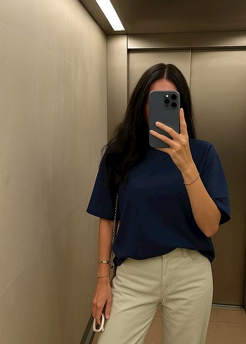 Bayan lacivert tişört her beden mevcuttur