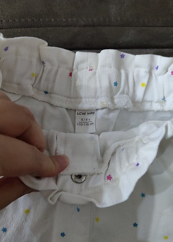 Renkli Desenli Beyaz Kız Şortu - Görsel 2