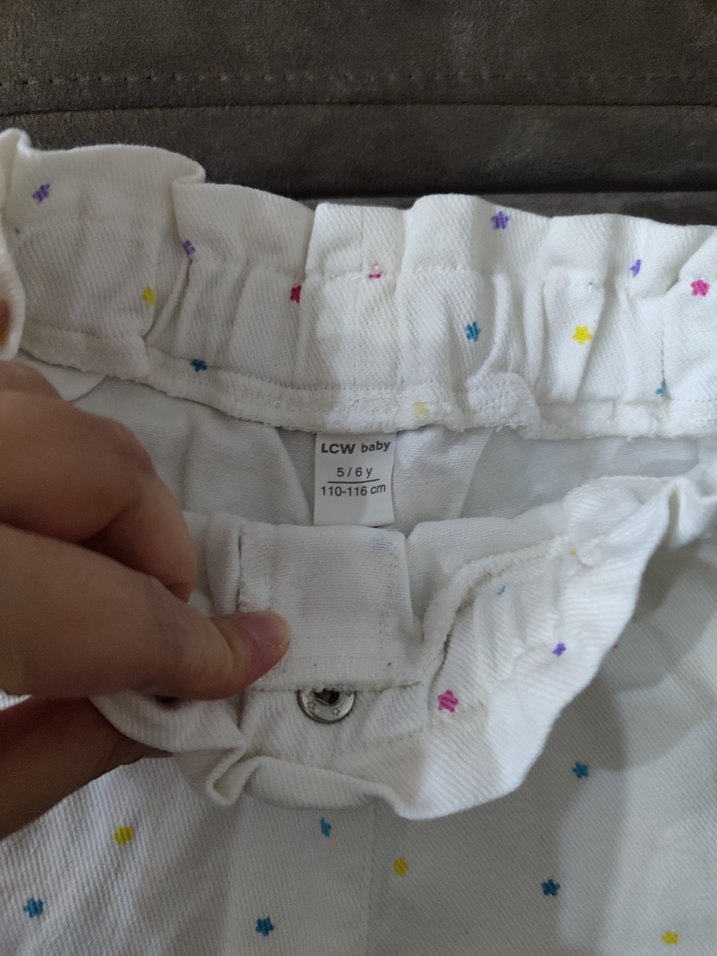 Renkli Desenli Beyaz Kız Şortu - Görsel 2