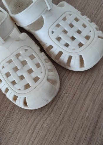 Kız Çocuk Beyaz Tokalı Kauçuk Sandalet - Görsel 2