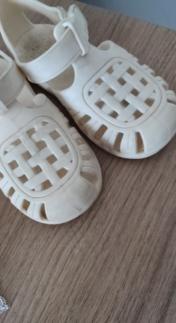 Kız Çocuk Beyaz Tokalı Kauçuk Sandalet - Görsel 2