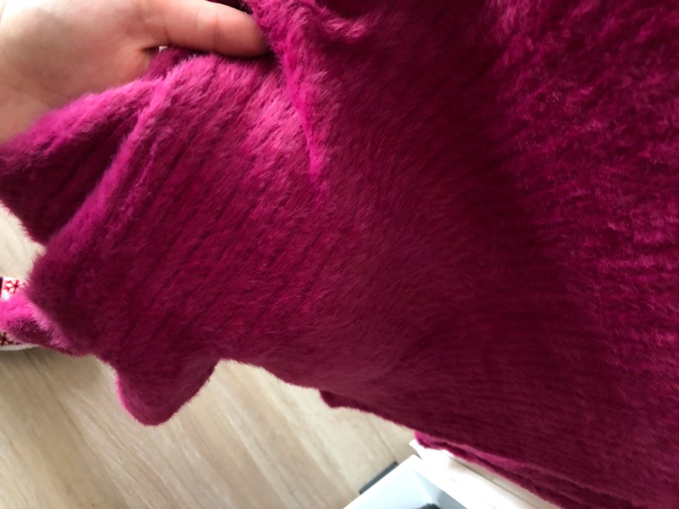 Pembe yumusak kol detayli tirko kazak - Görsel 4