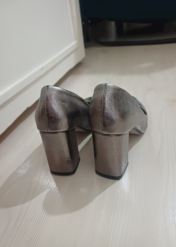 Gri Metalik Deri Topuklu Stiletto - Görsel 4