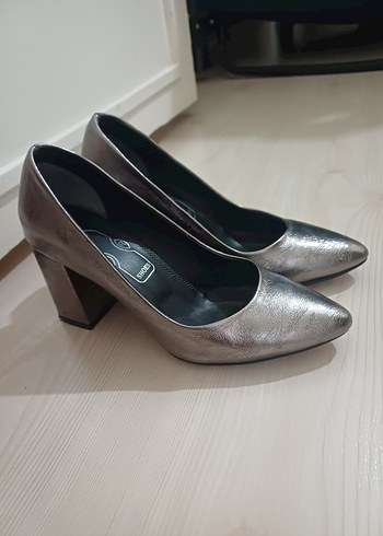 Gri Metalik Deri Topuklu Stiletto - Görsel 3