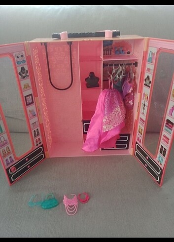 Barbie Barbie Dolabı (Barbie hediyeli!)