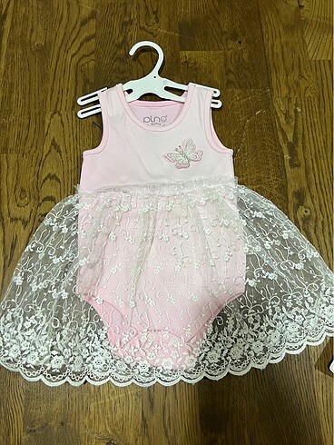 3 Ay Beden Pino baby dantelli elbise atlet-2 adet- çorap set