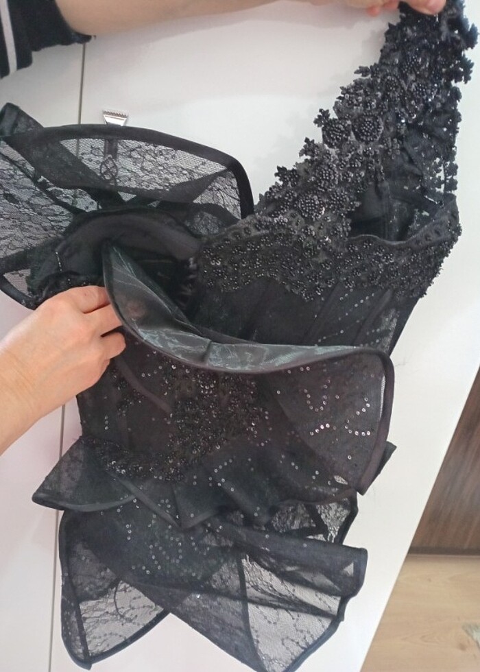 ÖZEL İŞLEMELİ TRANSPARAN BÜSTIYER VE SAÇ AKSESUARI - Görsel 3