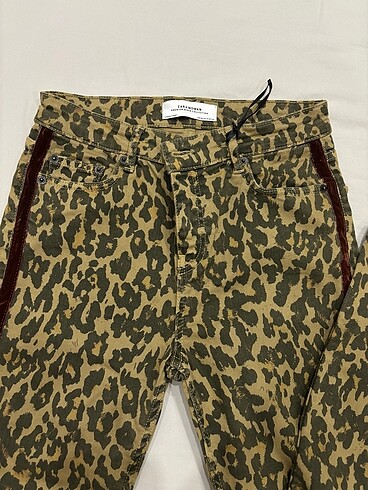 Zara Leopar denim pantalon?