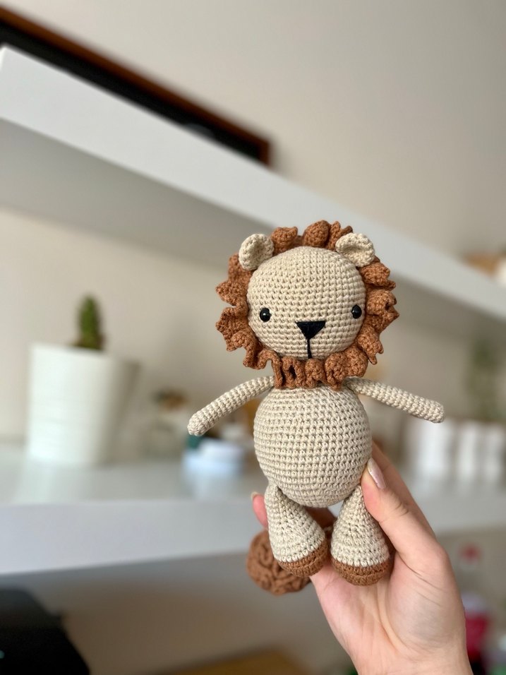 El Örgüsü Aslan Peluş Oyuncak - Görsel 3