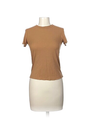Bershka T-shirt %70 İndirimli.