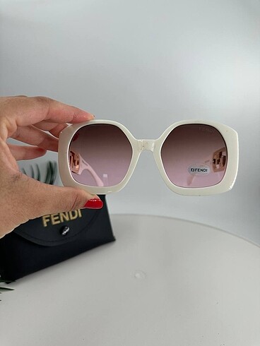  Beden Fendi bayan A+ kâlite 1. Sınıf gözlük