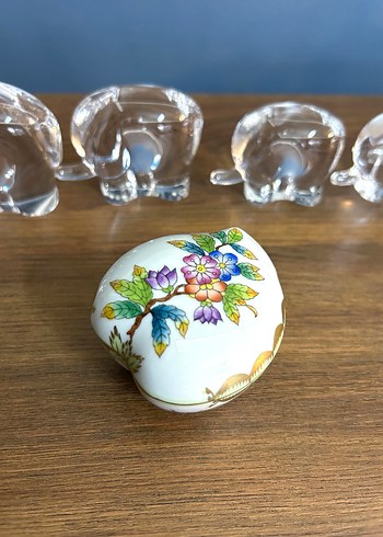 Herend Pastel Renkli Beyaz Çiçek Desenli Seramik Kutu - Görsel 4