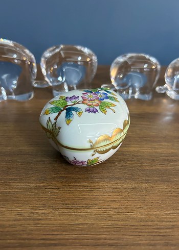 Herend Pastel Renkli Beyaz Çiçek Desenli Seramik Kutu - Görsel 3