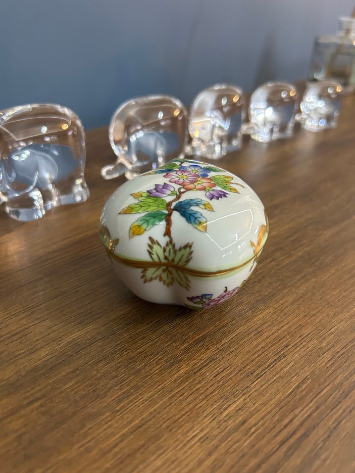 Herend Pastel Renkli Beyaz Çiçek Desenli Seramik Kutu - Görsel 5