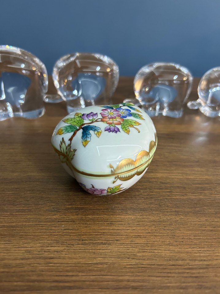 Herend Pastel Renkli Beyaz Çiçek Desenli Seramik Kutu - Görsel 3