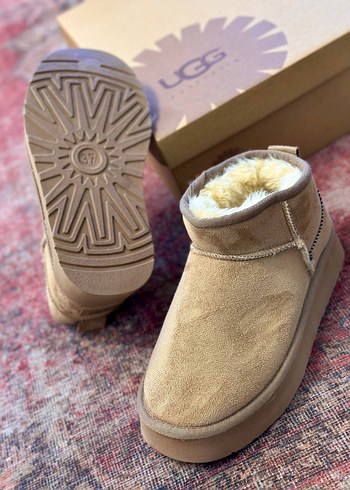 UGG Bej Süet Kürk Detaylı Kadın Dolgu Topuk Bot