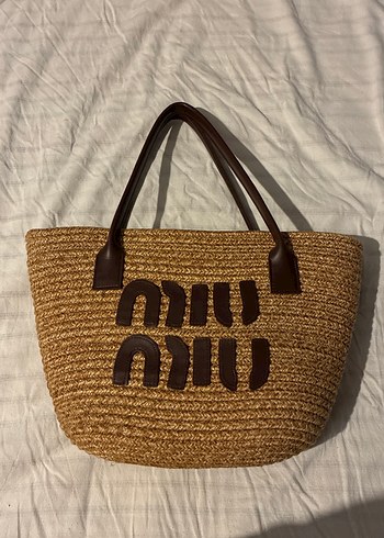 miu miu hasır çanta