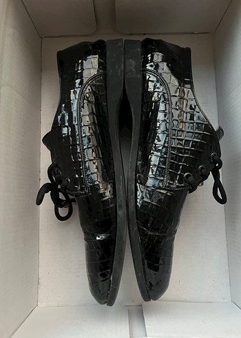 Siyah Yılan Desenli Bağcıklı Kadın Klasik Ayakkabı - Görsel 2