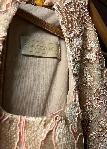 Bej toz pembe elbise - Görsel 3