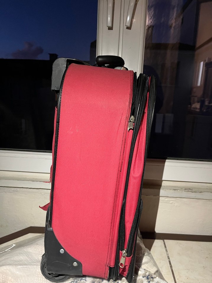 Kırmızı Fermuarlı Erkek Valiz - Görsel 2
