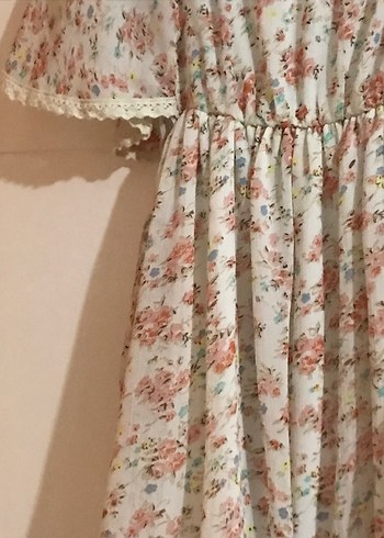 Bershka Çiçek Desenli Bej elbise