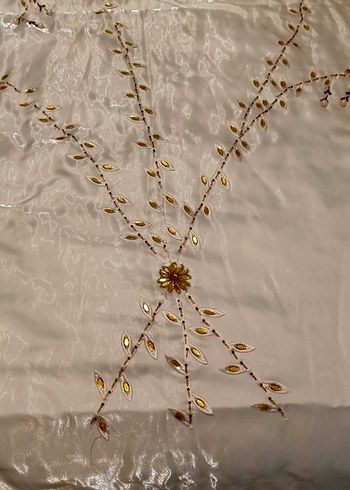 İşlemeli Parlak Krem Yatak Örtüsü - Görsel 4