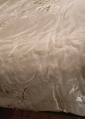 İşlemeli Parlak Krem Yatak Örtüsü - Görsel 7