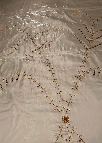 İşlemeli Parlak Krem Yatak Örtüsü - Görsel 6