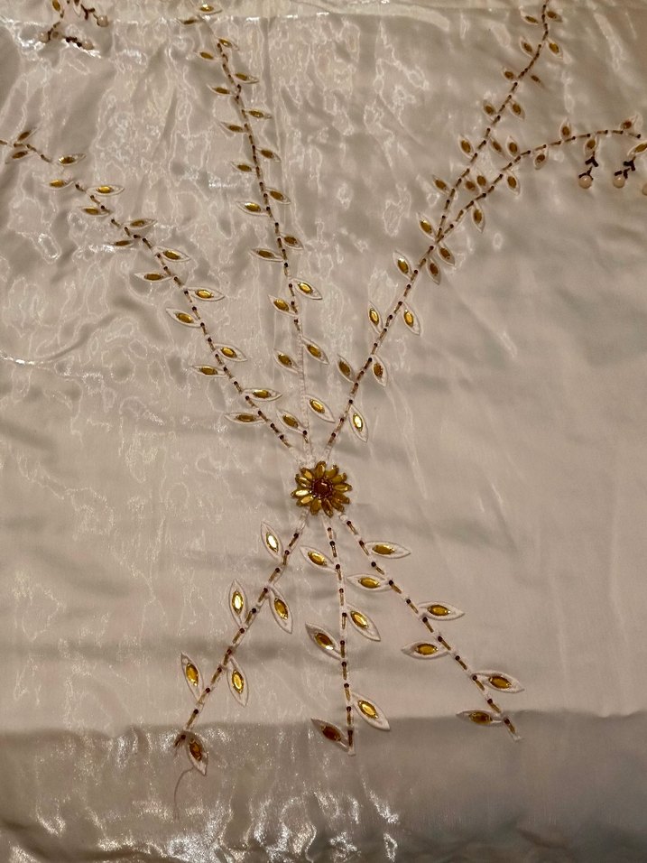 İşlemeli Parlak Krem Yatak Örtüsü - Görsel 4