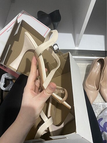 Zara Gold topuklu abiye ayakkabı sıfır