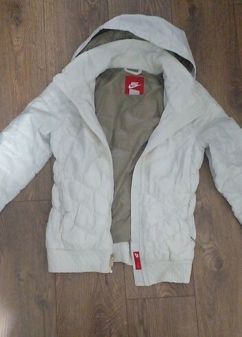 Nike Mont